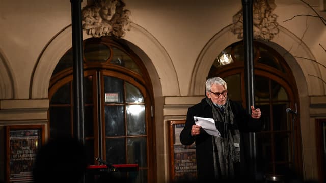 Jacques Weber devant le théâtre de l'Atelier, le 15 décembre 2020