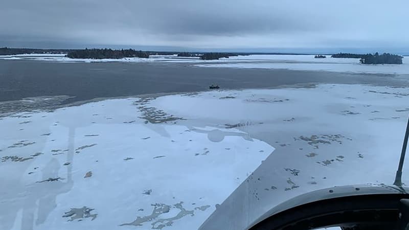 Photo aérienne des recherches des cinq Français disparus dans un accident de motoneige, à proximité du lac Saint-Jean, au Québec, le 22 janvier 2020.
