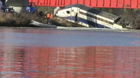Le samedi 14 novembre 2015, 11 personnes sont mortes et 42 autres blessées après le déraillement d’un train à grande vitesse qui circulait en direction de Strasbourg.
Le samedi 14 novembre 2015, 11 personnes sont mortes et 42 autres blessées après le déraillement d’un train à grande vitesse qui circulait en direction de Strasbourg.
Le samedi 14 novembre 2015, 11 personnes sont mortes et 42 autres blessées après le déraillement d’un train à grande vitesse qui circulait en direction de Strasbourg.
Le samedi 14 novembre 2015, 11 personnes sont mortes et 42 autres blessées après le déraillement d’un train à grande vitesse qui circulait en direction de Strasbourg.





