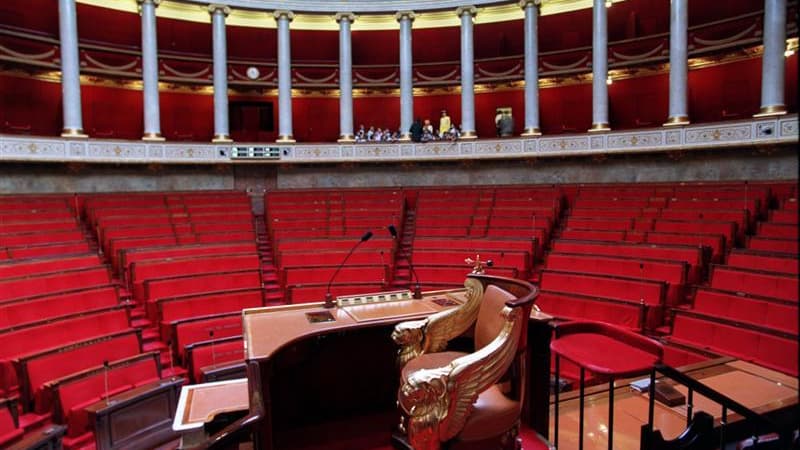Claude Bartolone a balayé l'argument de la parité invoqué par Elisabeth Guigou pour justifier sa candidature à la présidence de l'Assemblée nationale, qu'il brigue également, à l'instar de Jean Glavany. "Si d'un seul coup la parité était avancée comme cel
