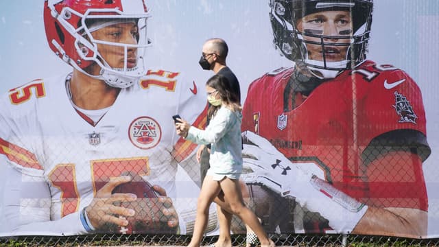 Patrick Mahomes et Tom Brady, les deux quarterbacks du Superbowl