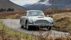 Aston Martin relance la production d'une petite série de DB5, la voiture présente dans Goldfinger. Accessoires inclus.