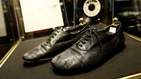 Les Repetto noires de Gainsbourg adjugées 7.249 euros