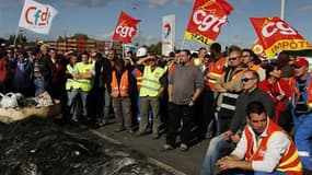 Devant la raffinerie de Donges, près de Nantes, mercredi dernier. Près de six Français sur dix se déclarent satisfaits de l'action des syndicats durant la crise sociale liée à la réforme des retraites alors que plus de deux sur trois se disent mécontents