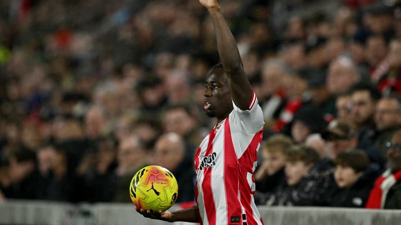 Le gender reveal spectaculaire de Kayode en mode touche longue dans le stade de Brentford