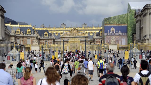 Les touristes du palais de Versailles faisaient partie des cibles de ce réseau de pickpockets.