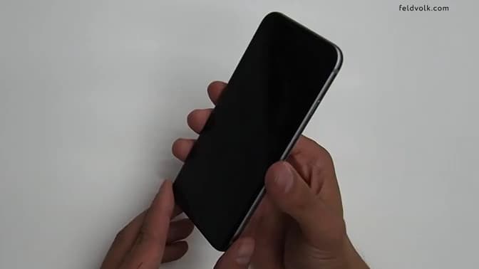 Dans une vidéo, le site russe Relf & Volk présente un smartphone présenté comme l'iPhone 6, pas encore sorti ni dévoilé.