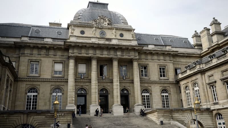 La cour d'assises de Paris. 