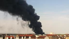 Une colonne de fumée noire aperçue de Drancy - Témoins BFMTV - Témoins BFMTV