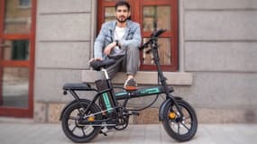 Ce vélo électrique en promo est le coup de cœur des utilisateurs, les avis le notent à 4,6 sur 5