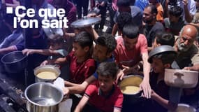 Des Palestiniens déplacés se rassemblent pour collecter des portions de nourriture, dans le nord de la bande de Gaza, le 19 mai 2025.
