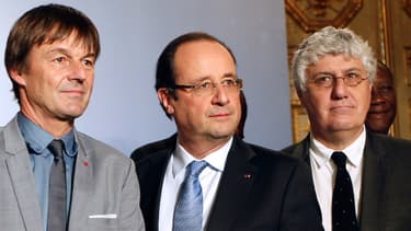Nicolas Hulot, François Hollande et le ministre de l'Ecologie Philippe Martin à Paris le 5 décembre 2013.