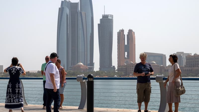 "On ne cède pas à la panique": de nombreux Français bloqués aux Émirats Arabes Unis après les frappes iraniennes
