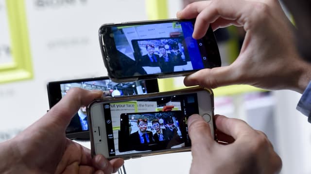 Pour la première fois, le smartphone équipe la majorité de la population sondée par le Credoc,