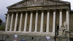 Les députés français ont engagé lundi l'examen d'un projet de loi controversé modifiant les modes de scrutins locaux et le calendrier électoral, qui avait été rejeté par le Sénat. /Photo d'archives/REUTERS