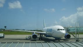 Un avion de la compagnie Air Caraïbes sur le tarmac de l'aéroport de Pointe-à-Pitre (photo d'illustration).