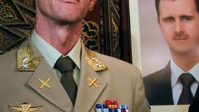 Le général norvégien Robert Mood, chargé de superviser la trêve en Syrie, est arrivé dimanche à Damas et a reconnu que la tâche de la mission d'observateurs de l'Onu serait immense. /Photo prise le 29 avril 2012/REUTERS/Khaled al- Hariri