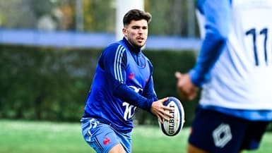 L'ouvreur Matthieu Jalibert lors d'un entraînement du XV de France à Marcoussis en novembre 2024