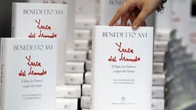 Le nouveau livre de Benoît XVI, "Lumière du monde - Le pape, l'Eglise et les signes du temps". Les propos du pape Benoît XVI selon lesquels l'usage de préservatifs peut se justifier dans certains cas pour combattre le sida s'appliquent non seulement aux p