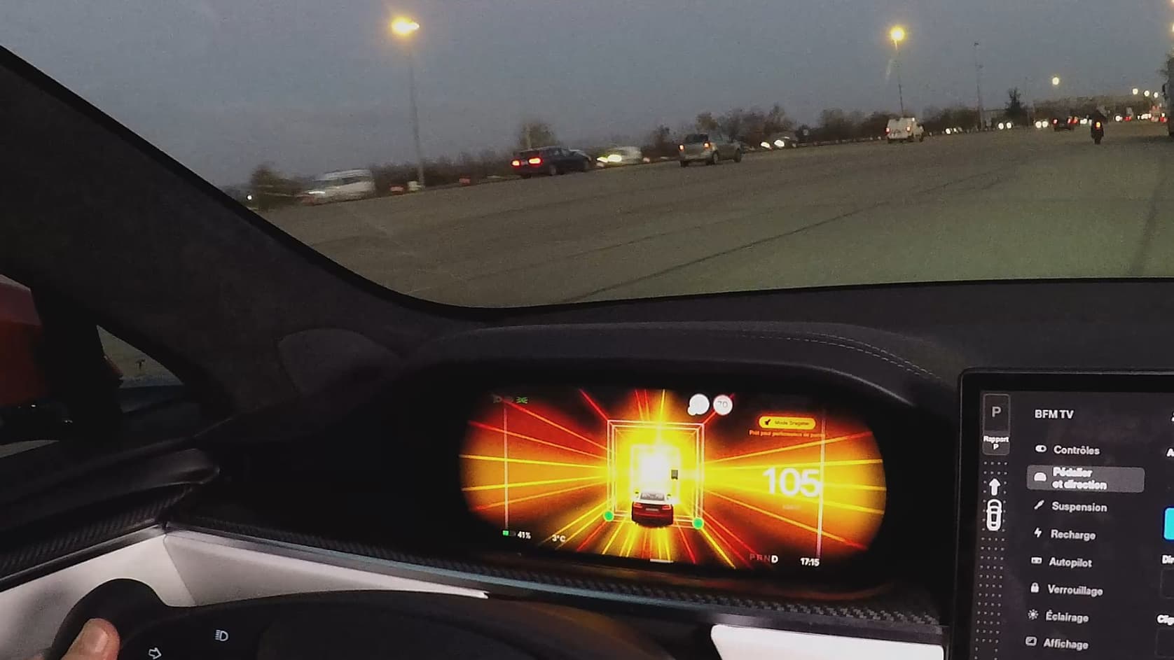 La Tesla Model S Plaid peut effectuer le 0 à 100 km/h en à peine 2,1 secondes, un record.