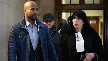 Le rappeur Rohff le 29 septembre 2017 à Paris au côté de son avocate Malika Ibazatene