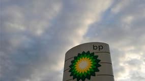 Le gouvernement américain a déposé mercredi une série de plaintes contre le groupe pétrolier BP et quatre autres sociétés impliquées dans la marée noire du golfe du Mexique au printemps dernier. /Photo d'archives/REUTERS/Toby Melville