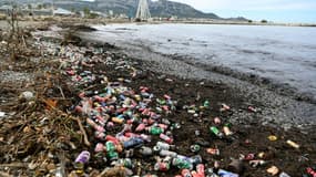 Une plage de Marseille couverte de déchets le 5 octobre 2021 (Photo d'illustration).