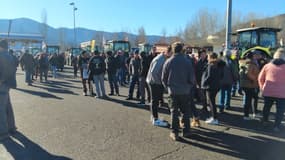 Des agriculteurs ont levé leur blocage sur l'Autoroute A51 entre Manosque et Sisteron ce samedi 27 janvier.