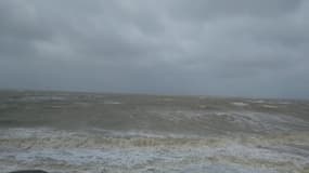 Tempête sur la plage d'Angoulins (Charente-Maritime) - Témoins BFMTV