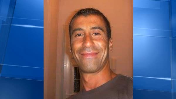 Ahmed Merabet, le policier exécuté par les frères Kouachi. Ahmed Merabet, le policier exécuté par les frères Kouachi.
