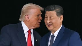 Le président américain Donald Trump avec le président chinois Xi Jinping, à Busan en Corée du Sud, le 30 octobre 2025.