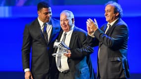 Just Fontaine récompensé en 2014 d'un soulier d'or pour ses 13 buts au Mondial 1958