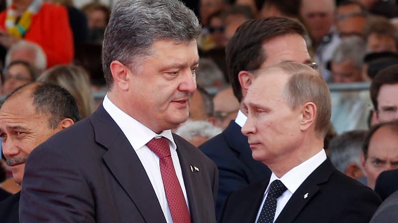 Depuis le début de la crise ukrainienne, les rencontres entre Petro Porochenko et Vladimir Poutine sont très rares. Leur entrevue, immortalisée sur cette photo lors des commémorations du 70e anniversaire du Débarquement, le 6 juin dernier, avait été particulièrement remarquée.
