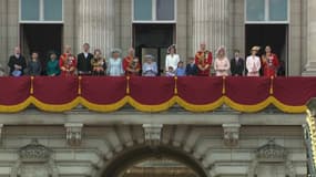 La famille royale réunie sur le balcon de Buckingham pour le jubilé de platine d'Elizabeth II, le 2 juin 2022