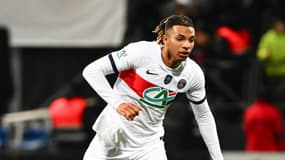 Le milieu de terrain du PSG Cher Ndour face à l'US Revel en 32e de finale de la Coupe de France