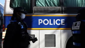 Des policiers devant la Cour constitutionnelle le 23 janvier 2025 à Séoul, en Corée du Sud. (Photo illustration)