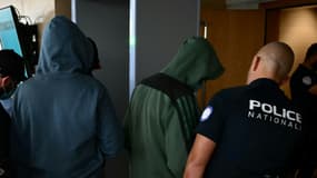 Des coaccusés arrivent au tribunal d'Avignon pour le procès des viols de Mazan, le 10 septembre 2024 