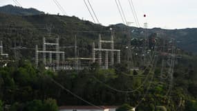 Une ligne à haute-tension reliant l'Espagne et le Portugal à Lindoso (Portugal), le 28 avril 2025