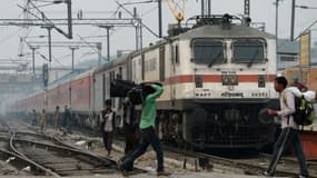 Un train d'Indian Railways à la gare de New Delhi le 10 novembre 2015