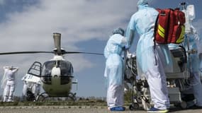 Evacuation de malades du coronavirus par hélicoptère (photo d'illustration)