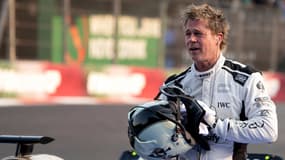 Brad Pitt sur le tournage de "F1, le film" le 26 octobre 2024 à Mexico