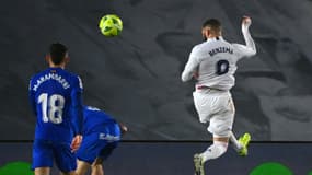L'attaquant français Karim Benzema ouvre le score pour le Real Madrid lors du match de Liga contre Getafe, à Valdebebas, le 9 février 2021