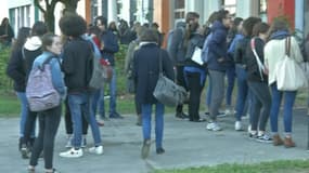 Des étudiants de la faculté de Tolbiac, avant de passer leurs examens à Rungis