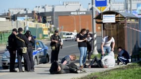 La police interroge des suspects suite à une énorme rixe dans un cimetière de Moscou qui a fait au moins trois morts, le 14 mai 2016.
