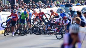 Une chute lors des championnats d'Europe de cyclisme féminins, le 15/09/2024