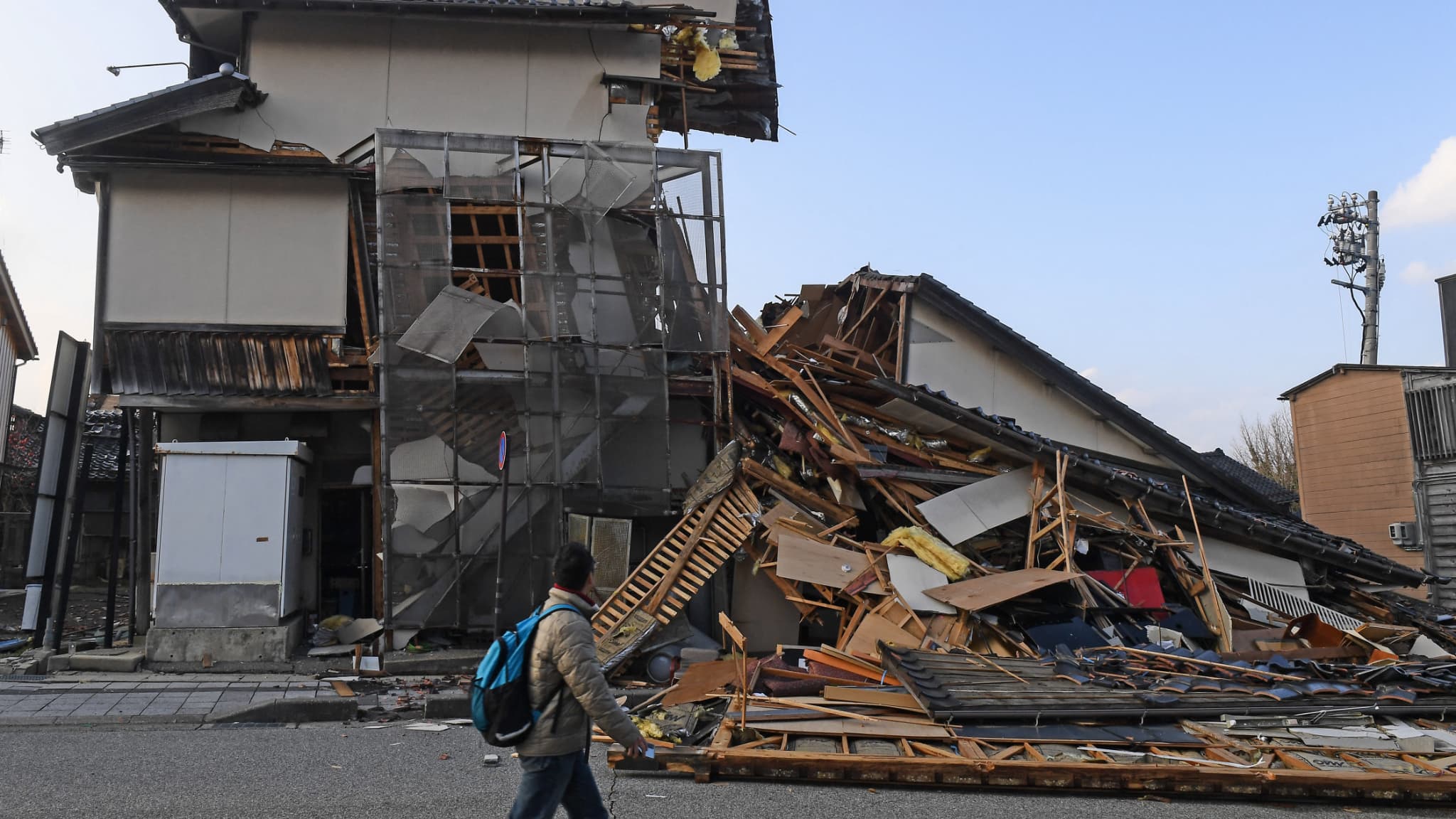 Une maison détruite par le séisme du Nouvel An, à Wajima, au Japon, le 6 janvier 2024
