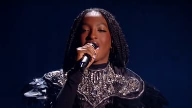 Ebony sur le plateau de la "Star Academy"