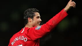 La joie de l'attaquant de Manchester United, Cristiano Ronaldo, après avoir marqué son 2e but face à Fulham, lors de leur match de Premier League, le 3 décembre 2007 au stade d'Old Trafford