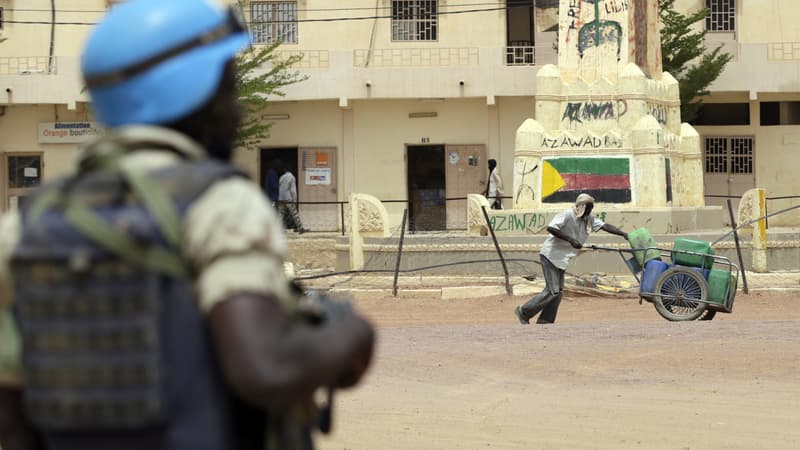 Un soldat des Nations unies patrouille dans la ville malienne de Kidal, le 27 juillet 2013. Le Sahel est une zone fortement déconseillée par le Quai d'Orsay. 