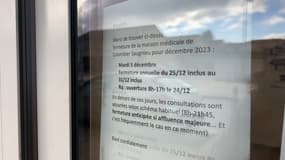 L'affiche placardée à l'entrée de la Maison de santé de Colombier-Saugnieu (Rhône) mercredi 20 décembre 2023. 